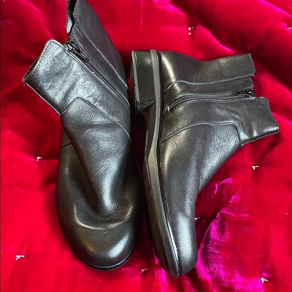 Naot Black Leather Ankle Boots